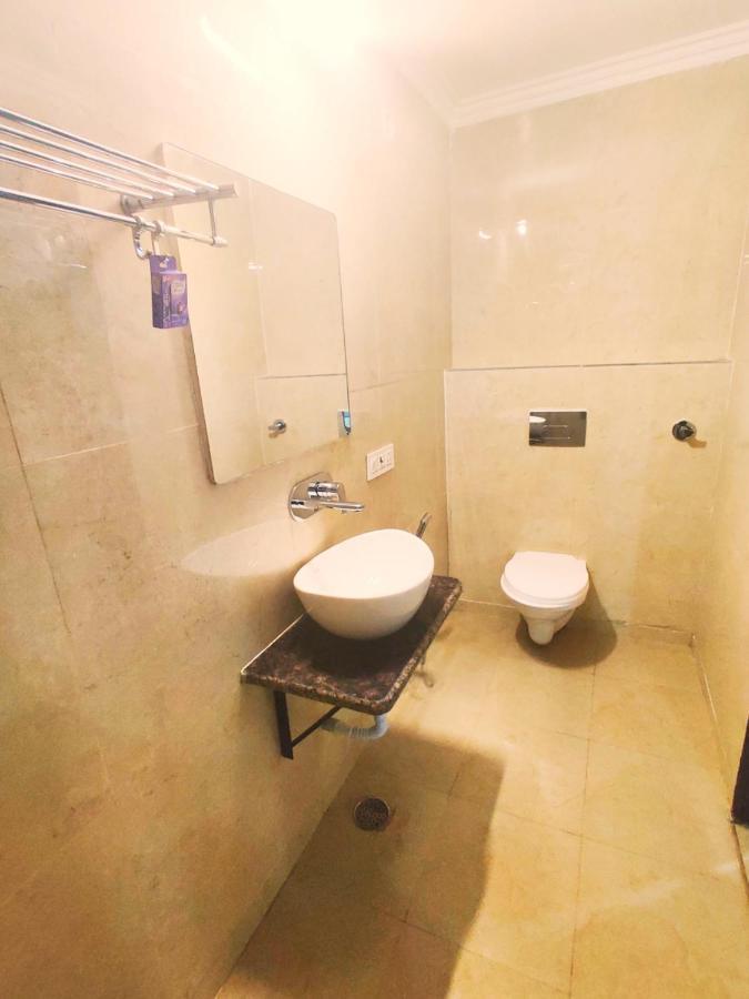 Hotel Amour By Rpi New Delhi Eksteriør billede