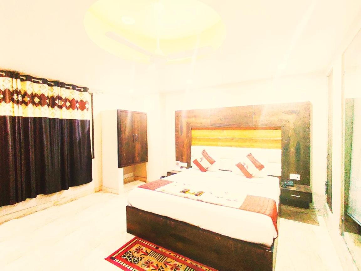 Hotel Amour By Rpi New Delhi Eksteriør billede